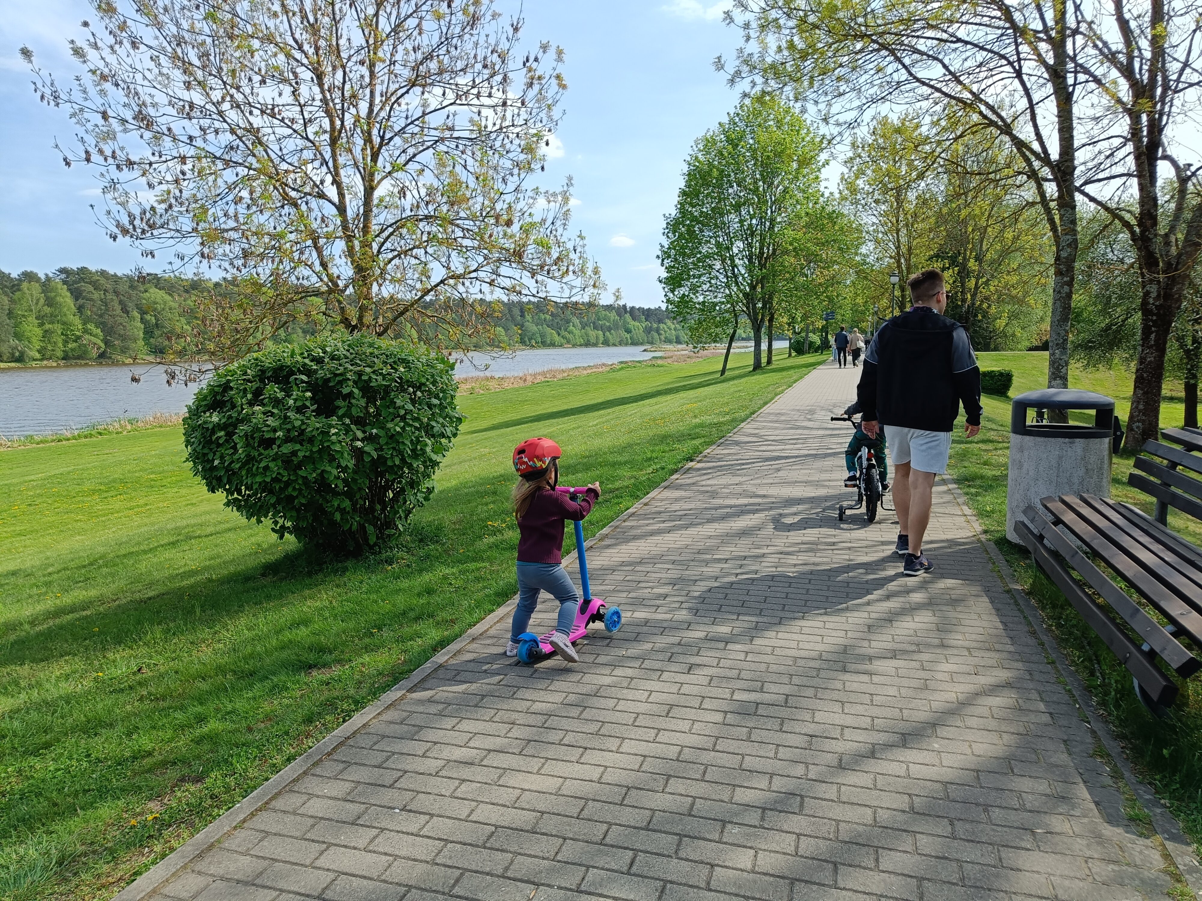 Spacer nad Niemnem w Birsztanach